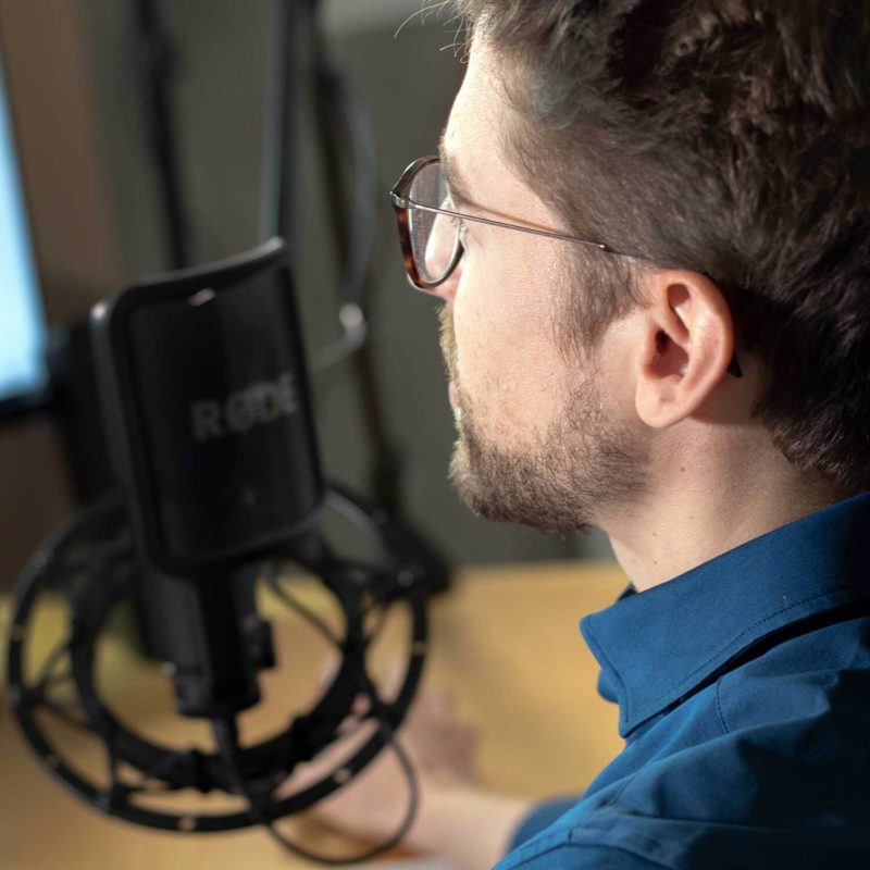 Alexander Rus beim Aufnehmen des SEO-Podcasts